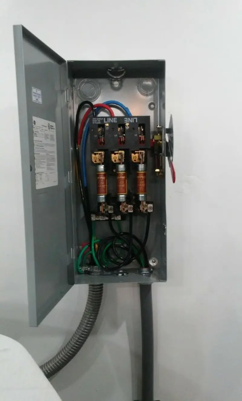 Three-phase disconnect switch installed for Smoke Detector Installation in Candlewick Lake